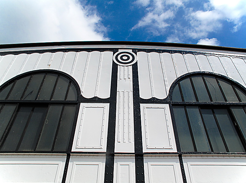 Fassade-WTL-IMG_2283.jpgWuppertal .jpg - Schwebebahnhalle Oberbarmen.